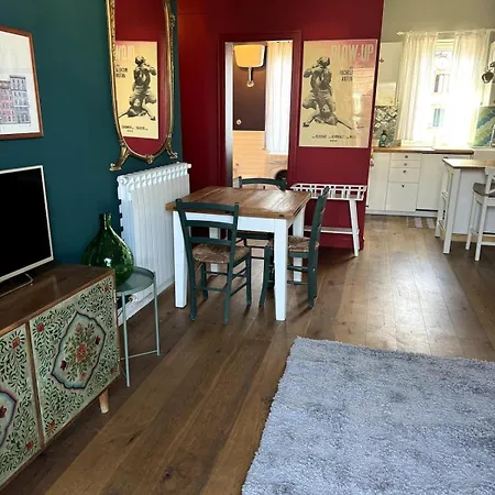 Fifi's Stylish Attic With Terrace Apartment Rom