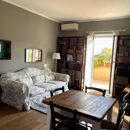 Apartment Fifi's Stylish Attic With Terrace Rom