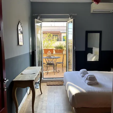 Fifi's Stylish Attic With Terrace Apartment Rom